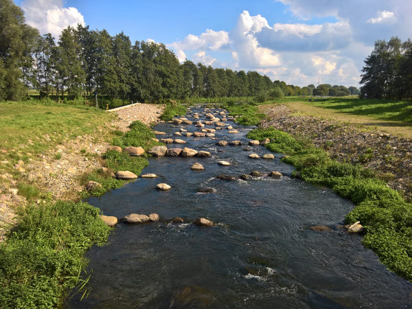 radweg berlin roststock unterwegs bach fluss